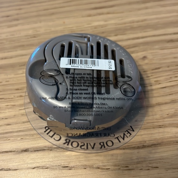 Bath & Body Works Car Fragrance Vent Or Visor Clip. Light Up Christmas Tree. - Picture 3 of 3